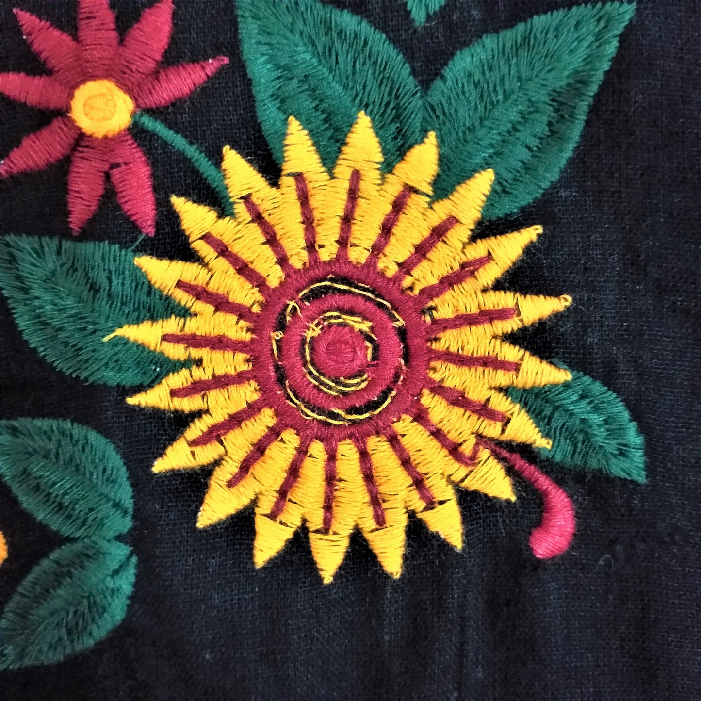 Традиционна бродирана риза Сори