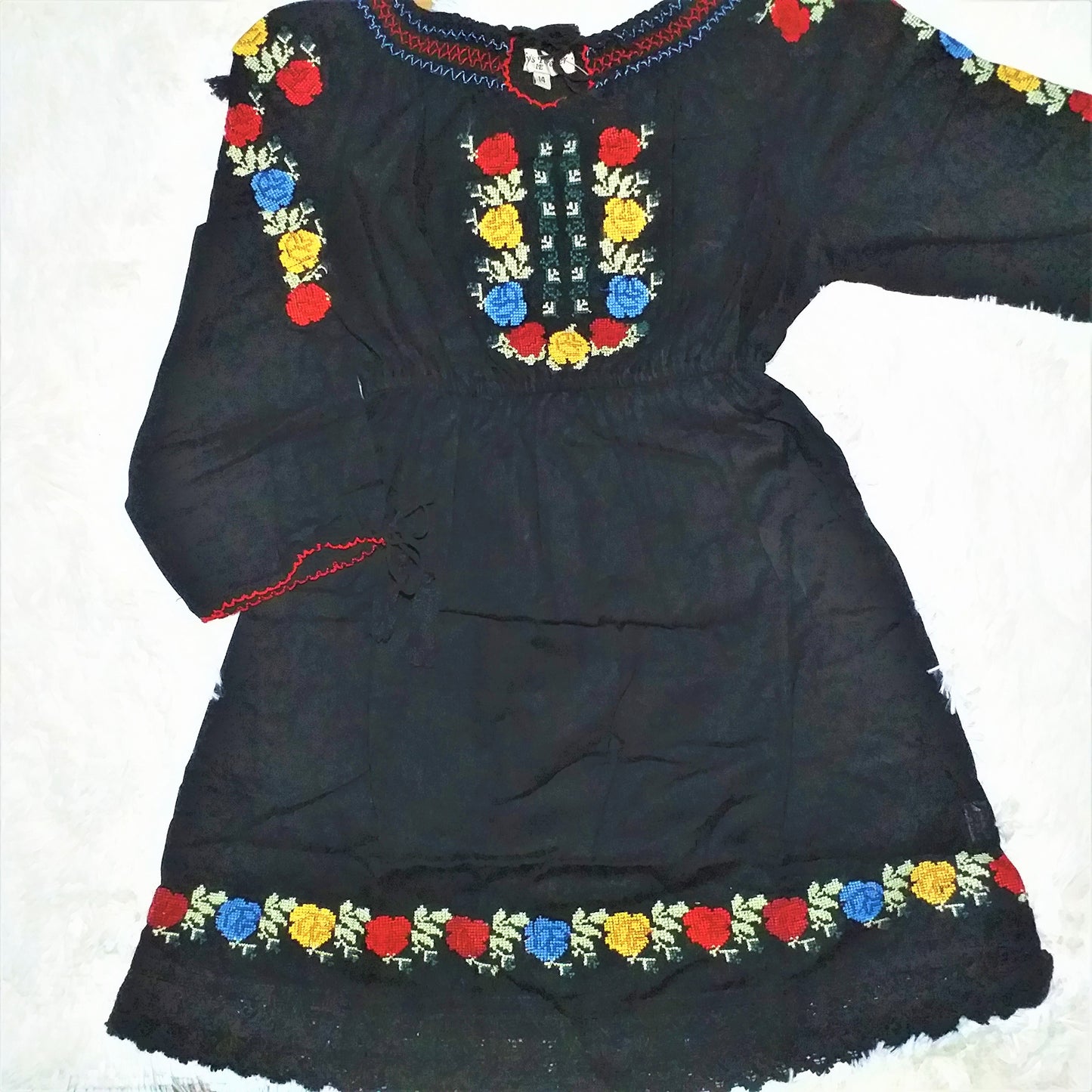 Традиционна детска бродирана рокля на Мариана